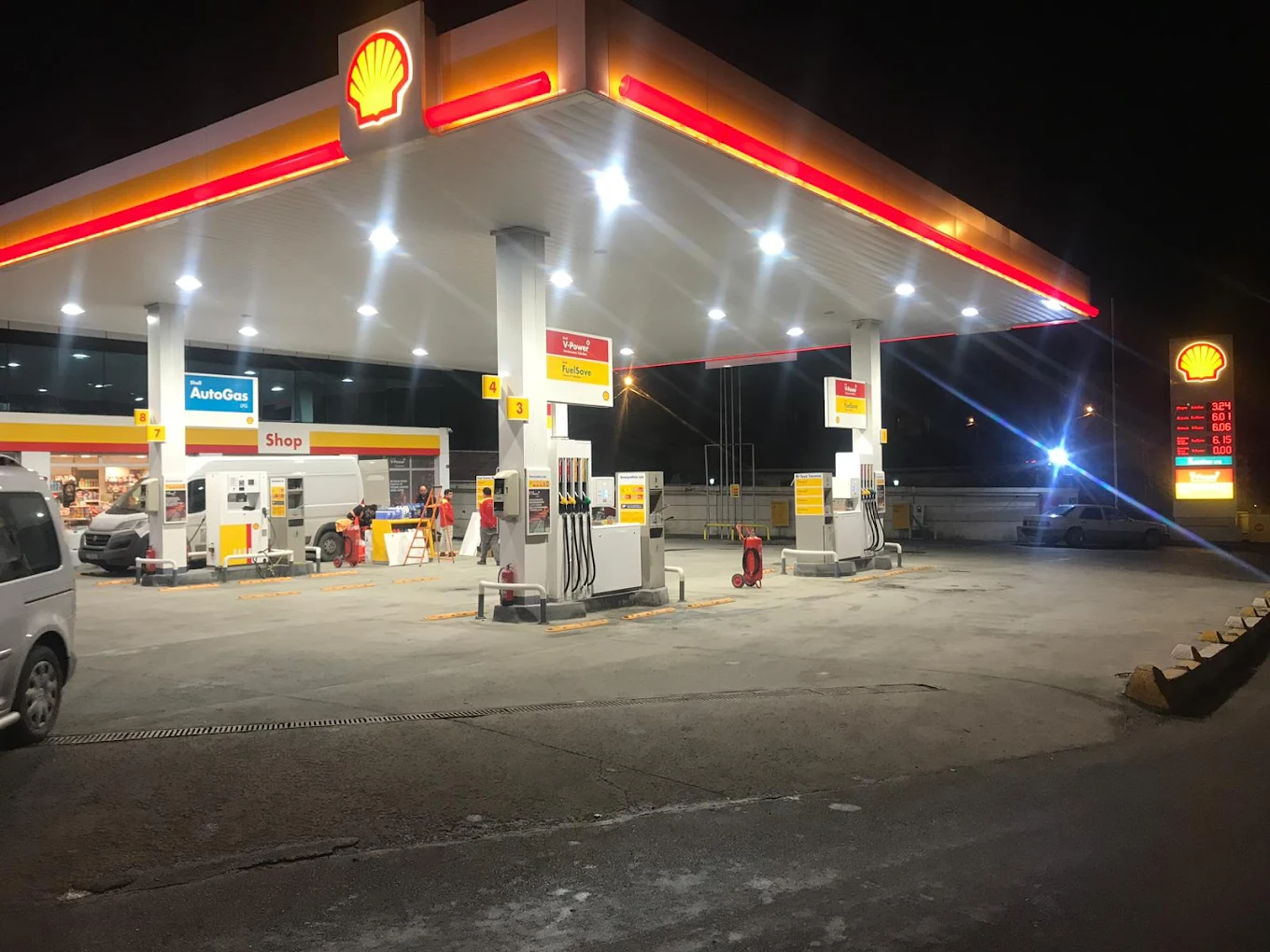 Gece — yakıt dolumu